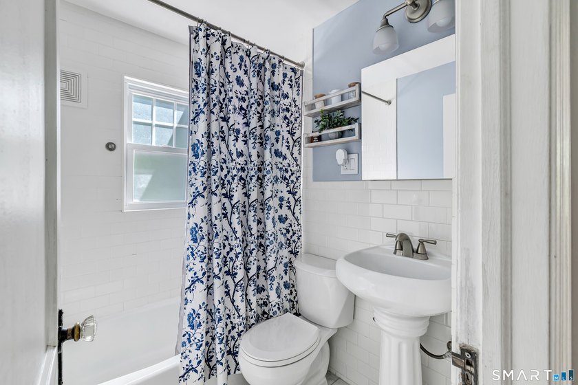 Welcome to this charming Cape in Fairfield's desirable - photo 17