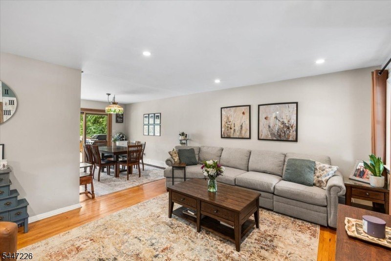 Updated &amp; move-in ready: spacious, well-maintained 4-bedroom - photo 10
