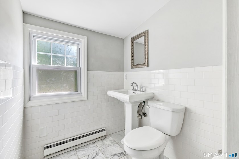 Welcome to this charming Cape in Fairfield's desirable - photo 23