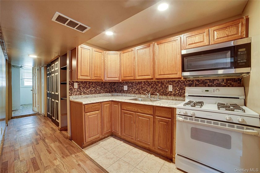 Great chance to own a semi-attached corner-lot duplex in the - photo 23