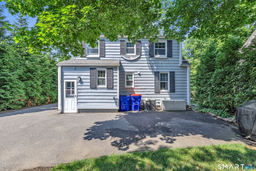 Welcome to this charming Cape in Fairfield's desirable - photo 29