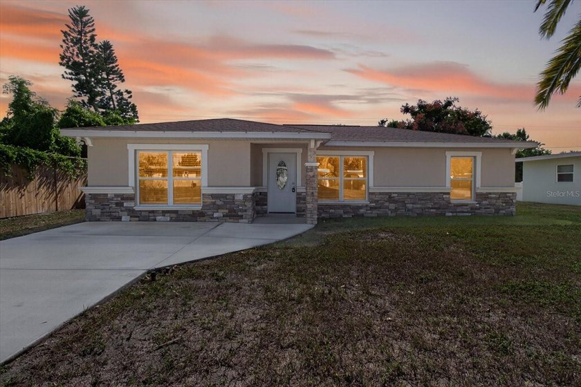 This Beautiful 2 Bedroom 2 Bath Dual Primary has an amazing - photo 6