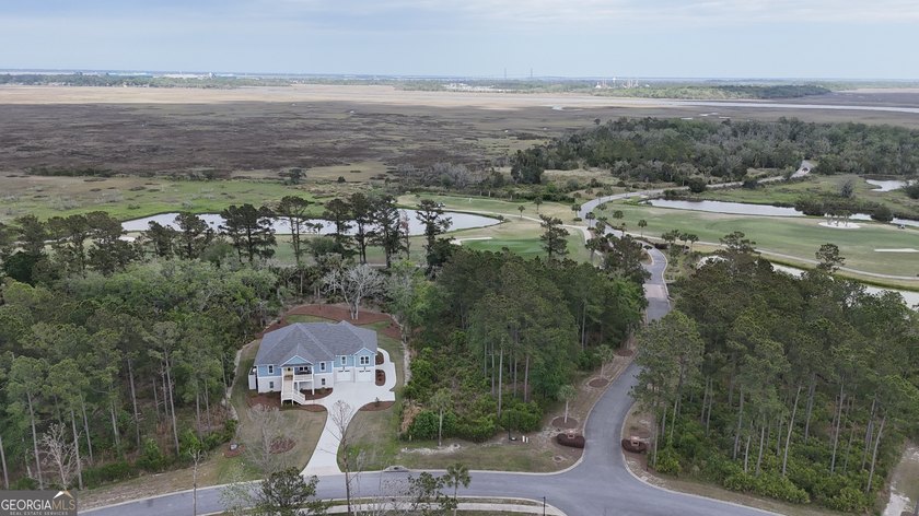 Discover the perfect setting for your coastal retreat in - photo 3