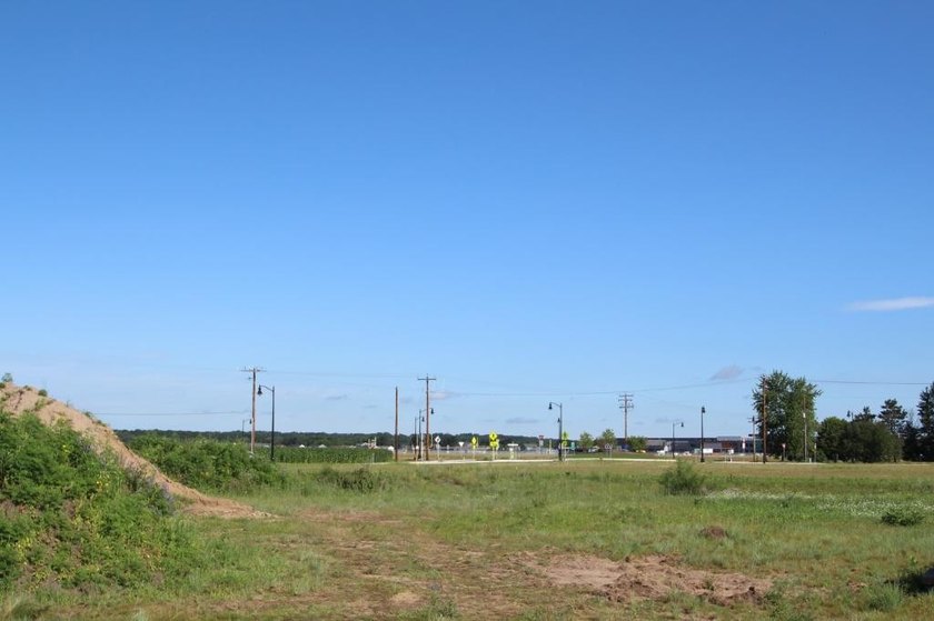 Oak Ridge Crossing features beautiful lots in the rapidly - photo 14