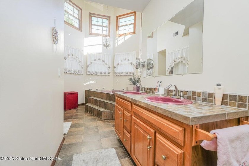 24 Ross Lane - Eltingville, Staten Island Step back in time and - photo 22
