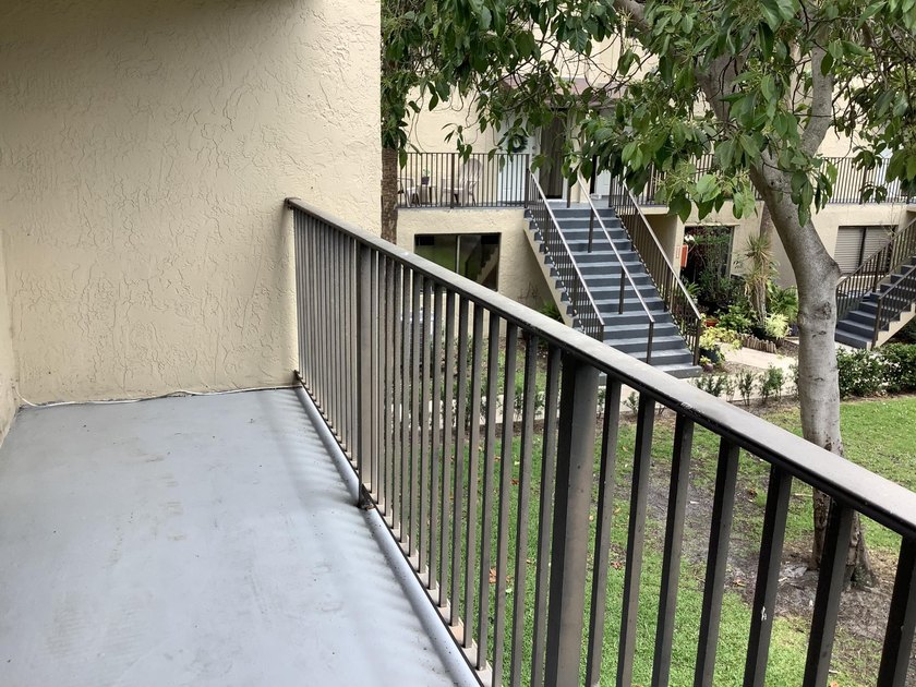 This beautifully renovated 2-bedroom, 2-bathroom townhouse is - photo 24
