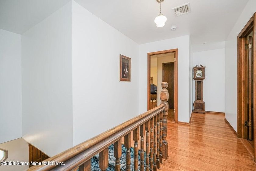 24 Ross Lane - Eltingville, Staten Island Step back in time and - photo 33