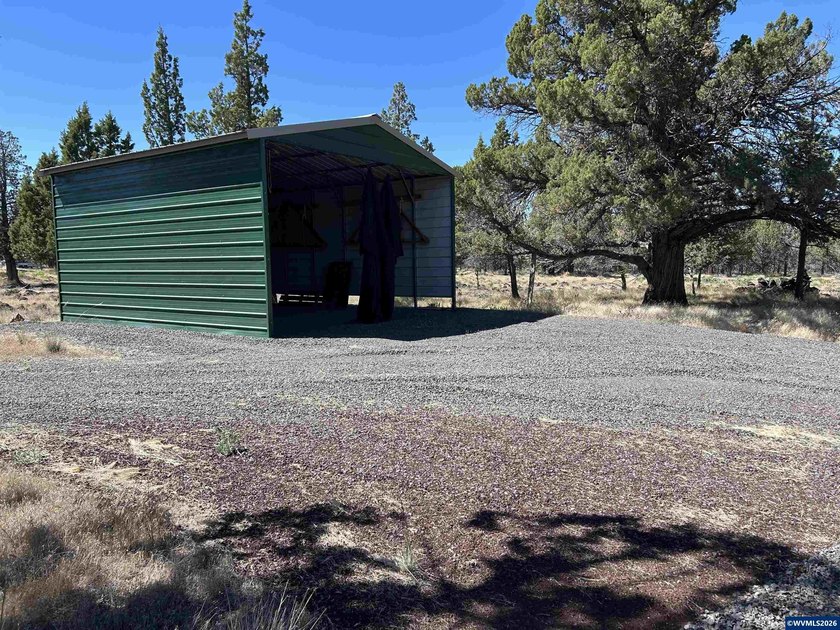 Highly coveted buildable lot inside 3 Rivers gated community - photo 8