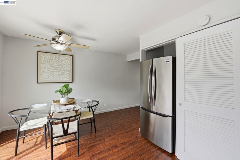 Welcome to this beautifully refreshed northwest-facing 2-bedroom - photo 10