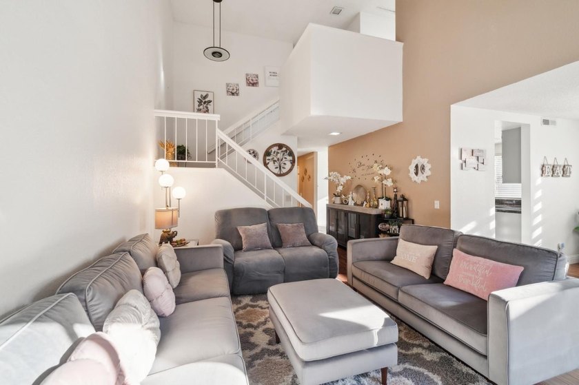 Gorgeous 3 Bedroom, 2.5 Bath Townhouse in South San Jose. Quiet - photo 6