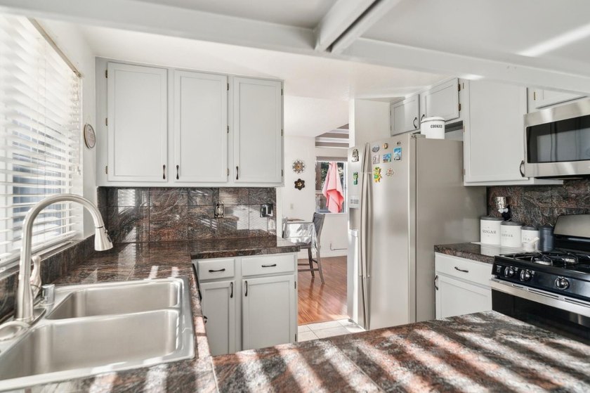 Gorgeous 3 Bedroom, 2.5 Bath Townhouse in South San Jose. Quiet - photo 9