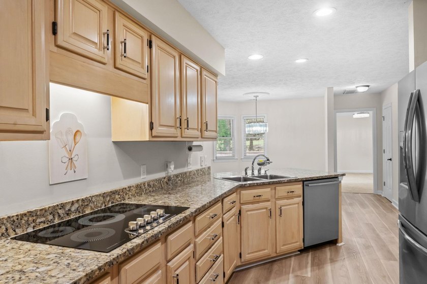 The best in one-level living starts here. Panoramic golf course - photo 14
