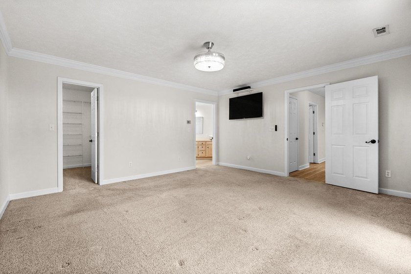The best in one-level living starts here. Panoramic golf course - photo 22