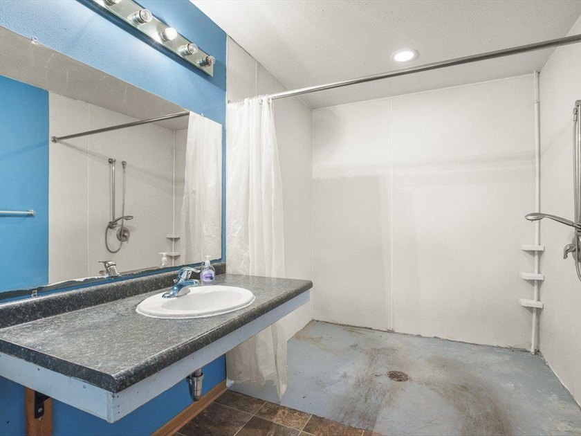 Unique Opportunity! Great Room Ranch with 3 Bedrooms, 2 Baths, 2 - photo 22