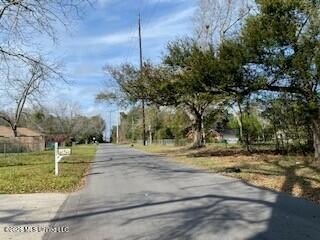 Tucked away behind Memorial Hospital, this area has rental and - photo 3