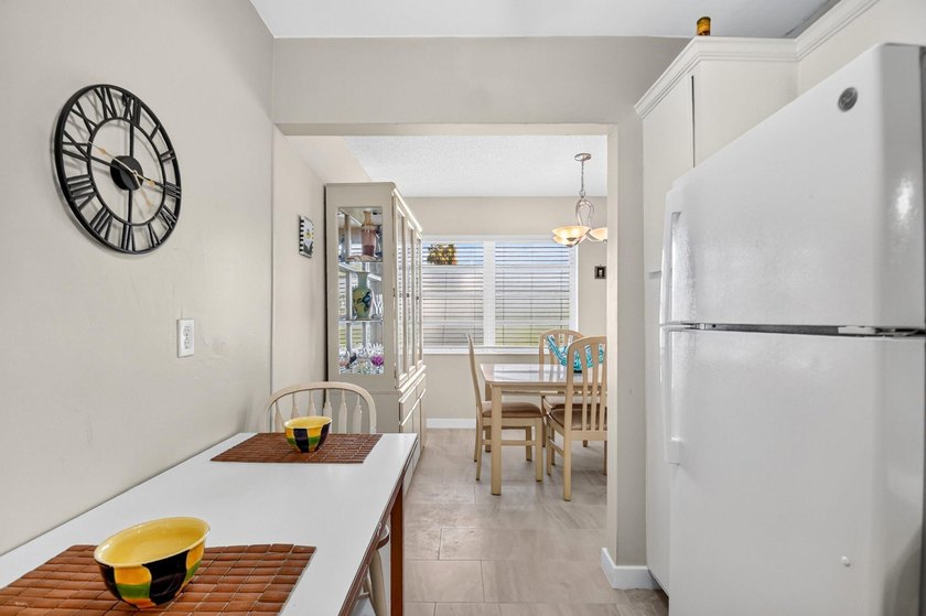 Welcome to this Rare Impeccably Maintained First Floor 2 Bedroom - photo 11