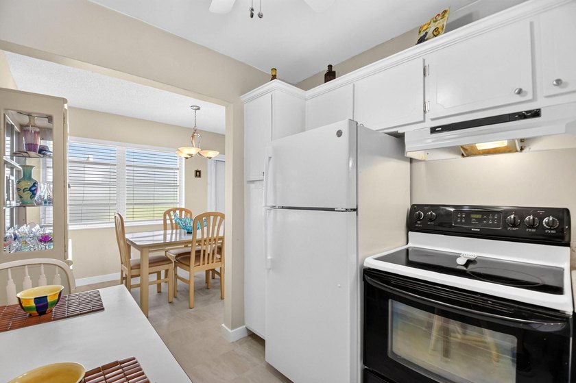 Welcome to this Rare Impeccably Maintained First Floor 2 Bedroom - photo 12