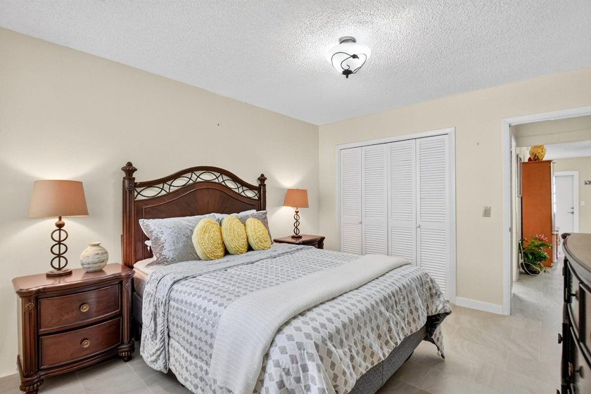 Welcome to this Rare Impeccably Maintained First Floor 2 Bedroom - photo 18