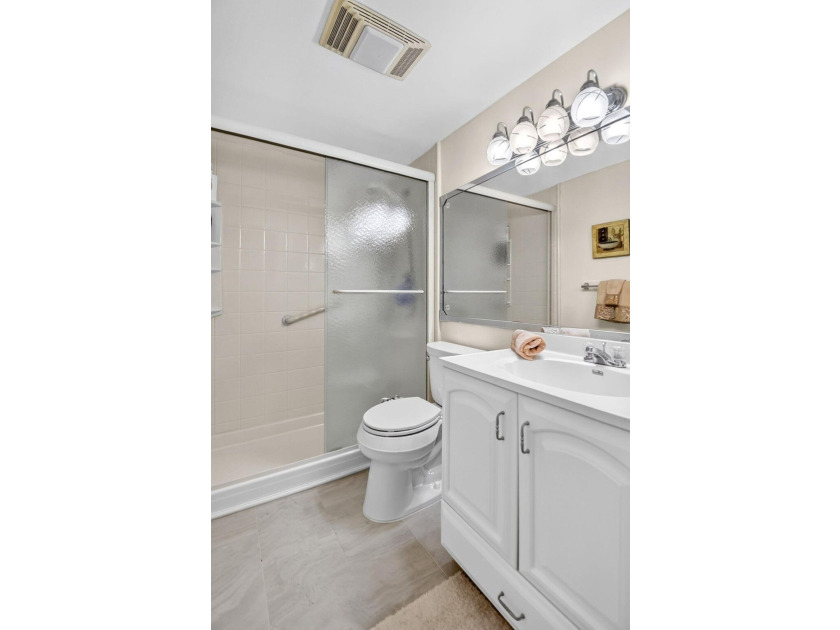 Welcome to this Rare Impeccably Maintained First Floor 2 Bedroom - photo 20