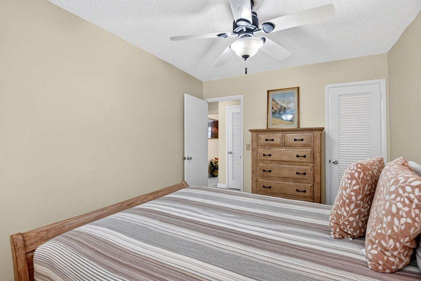 Welcome to this Rare Impeccably Maintained First Floor 2 Bedroom - photo 22