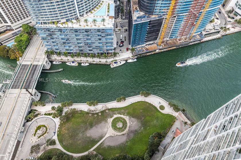 Experience luxury living at Icon Brickell Tower I - Bright - photo 3