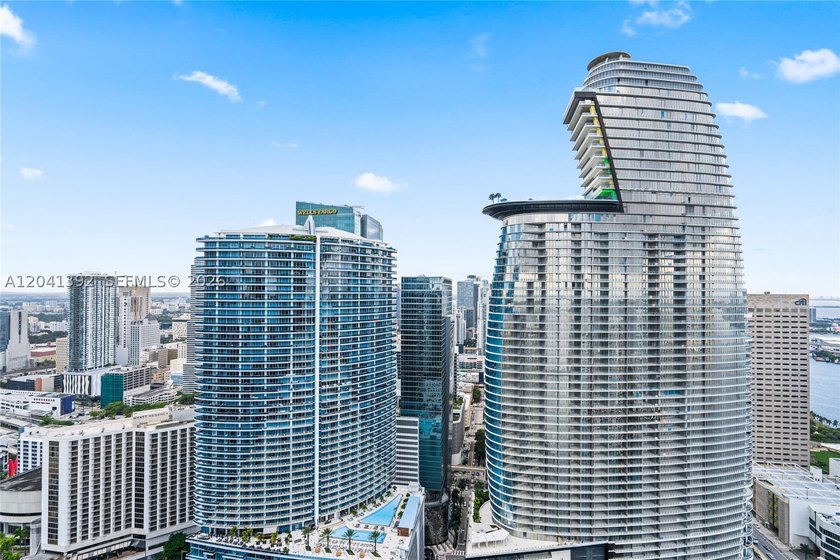 Experience luxury living at Icon Brickell Tower I - Bright - photo 4