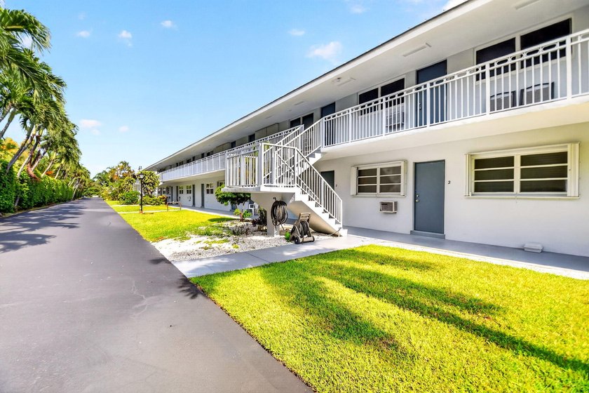 Welcome to this Rare Impeccably Maintained First Floor 2 Bedroom - photo 26