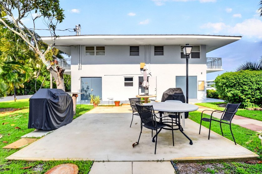 Welcome to this Rare Impeccably Maintained First Floor 2 Bedroom - photo 28