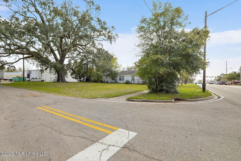 Corner lot located near Downtown Gulfport. Perfect location for - photo 3