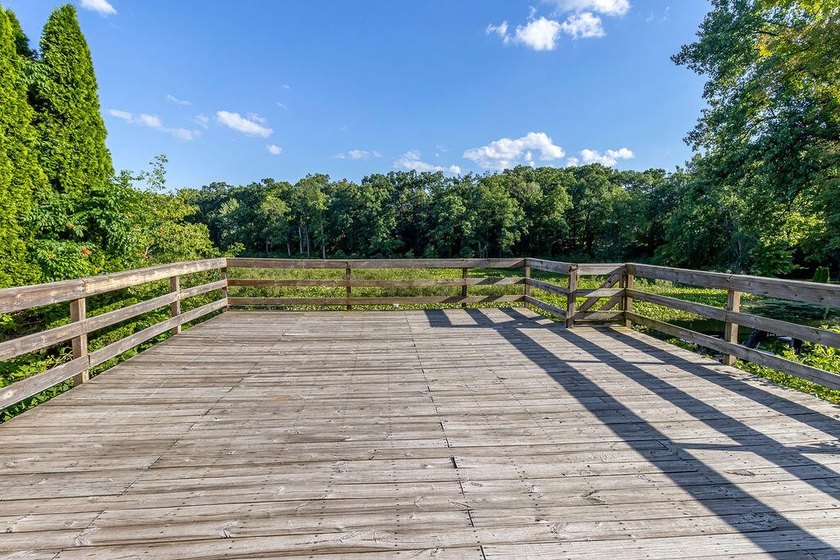 Escape to the lake without leaving the conveniences of - photo 4