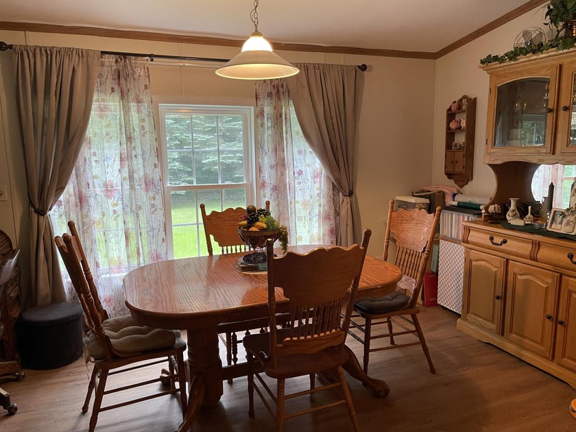 Spacious 3 bedroom, 2 bath, 1456 sq ft home on a double lot that - photo 9