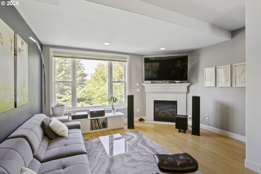 Nestled in the heart of beautiful Cathedral Park in the vibrant - photo 3