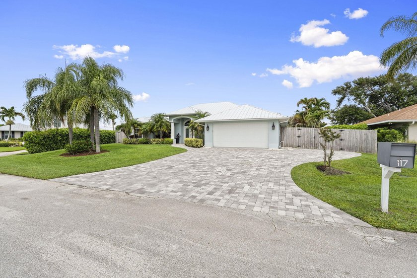 Premier waterfront opportunity in the highly sought-after Queens - photo 7
