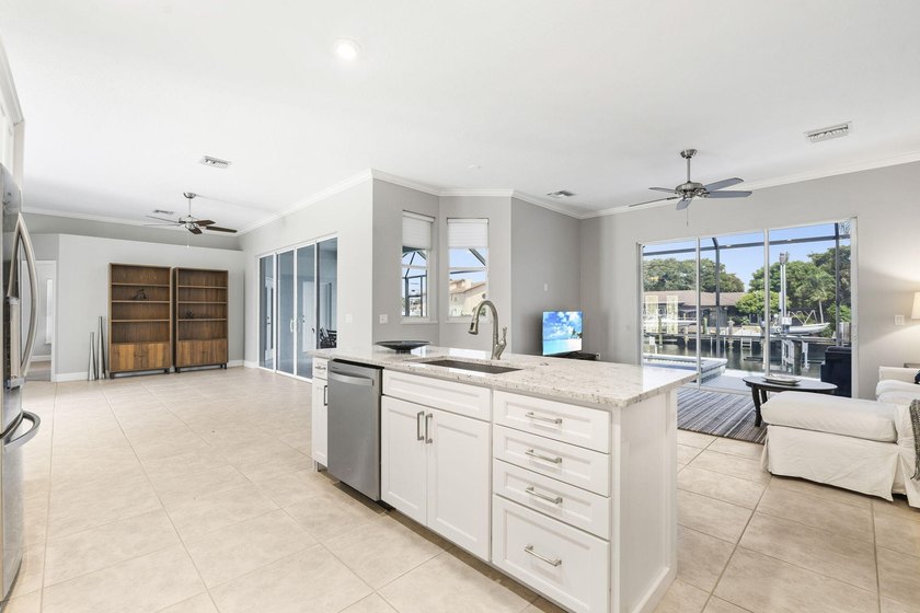 Premier waterfront opportunity in the highly sought-after Queens - photo 10