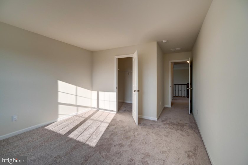 The Legend features a 1st-floor owner suite with a grand - photo 4
