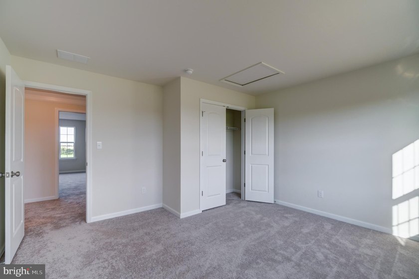 The Legend features a 1st-floor owner suite with a grand - photo 9