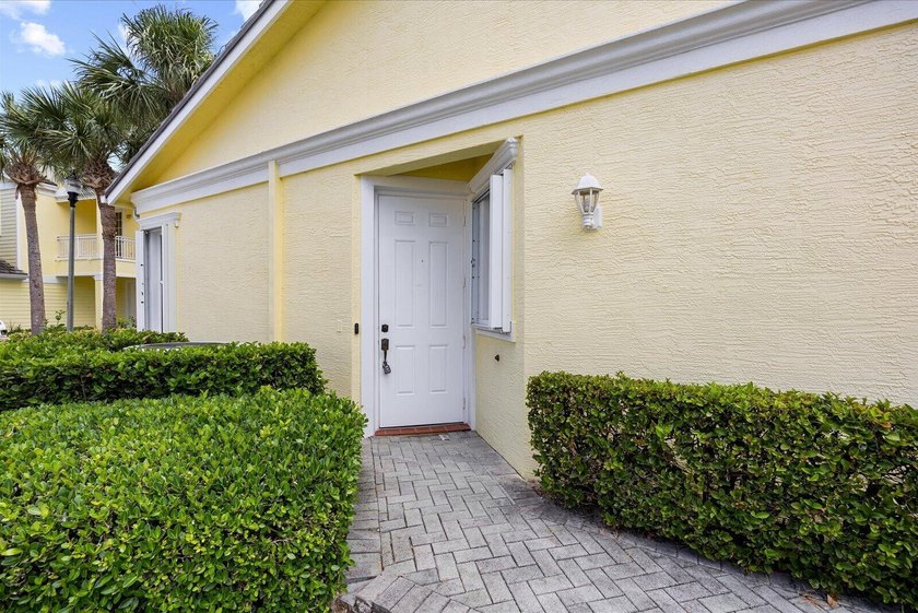 Beautifully updated 3BR/2BA home in the desirable Key - photo 2