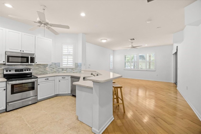 Beautifully updated 3BR/2BA home in the desirable Key - photo 6
