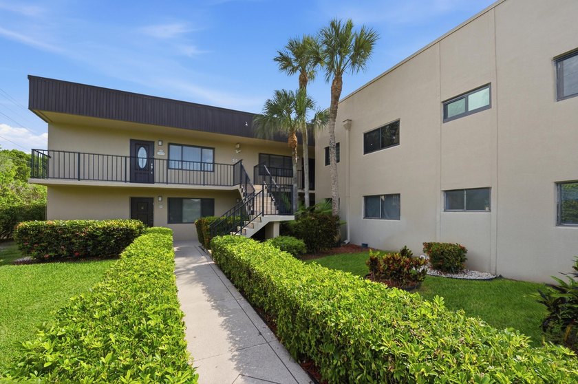 Resort-Style Living in Lakes of Delray - Move-In Ready and - photo 2