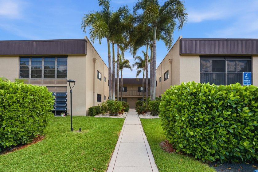 Resort-Style Living in Lakes of Delray - Move-In Ready and - photo 3