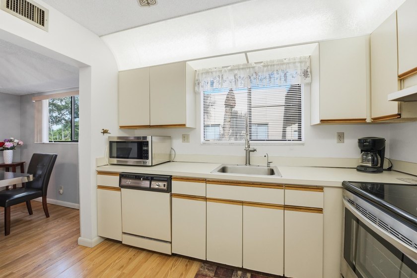 Resort-Style Living in Lakes of Delray - Move-In Ready and - photo 10