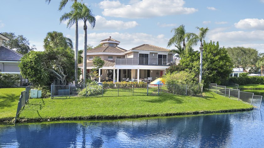 This custom built residence offers just over 3500 square feet - photo 3