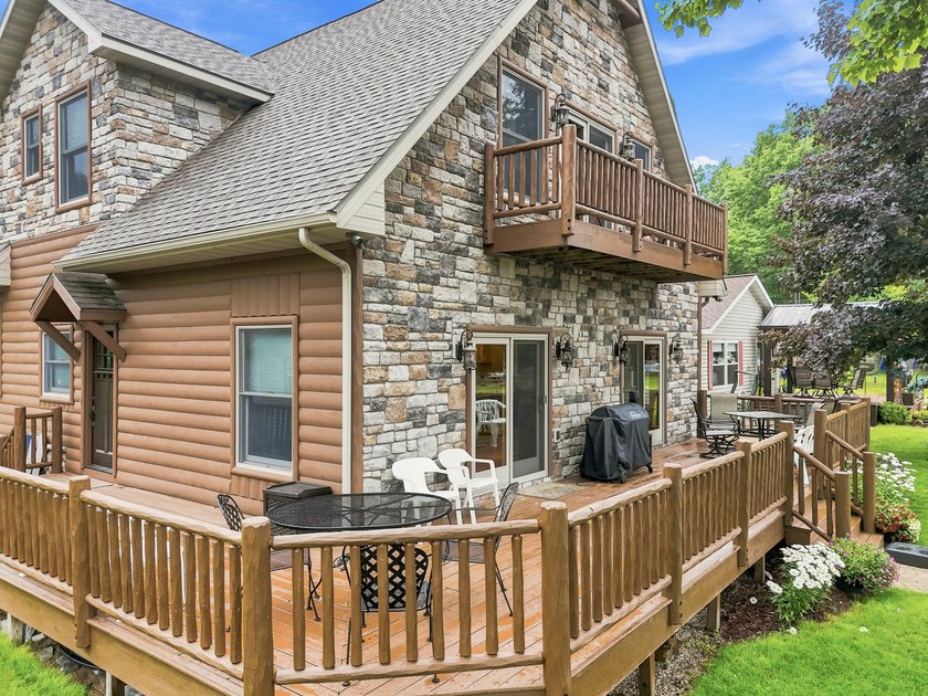 Lake James GEM! Huge over 3000 SQ foot Chalet on main body of - photo 4