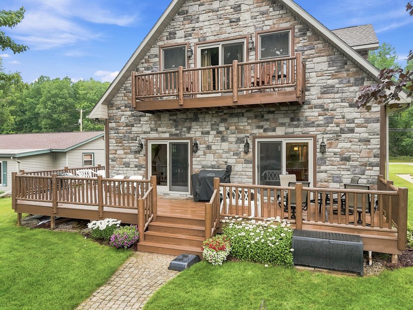 Lake James GEM! Huge over 3000 SQ foot Chalet on main body of - photo 10