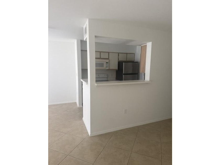 !!! BEAUTIFUL 2 bedrooms and 2 baths !!! WITH A LAKE VIEW - photo 6