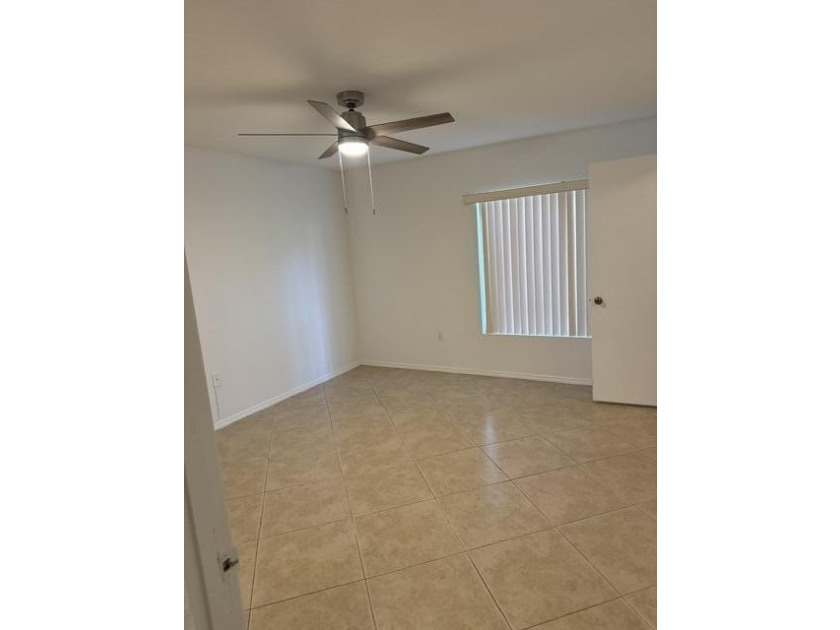 !!! BEAUTIFUL 2 bedrooms and 2 baths !!! WITH A LAKE VIEW - photo 9