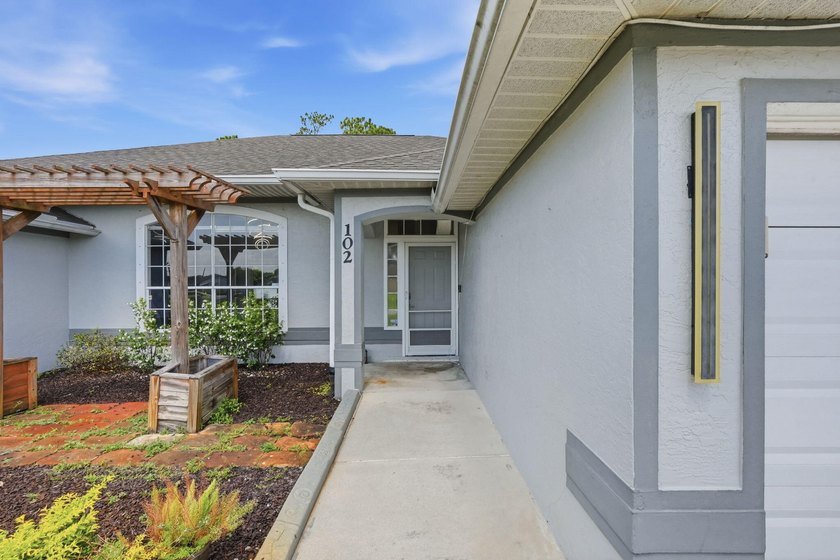 This 3 bed/2 bath home is a true sanctuary of elegance and - photo 3