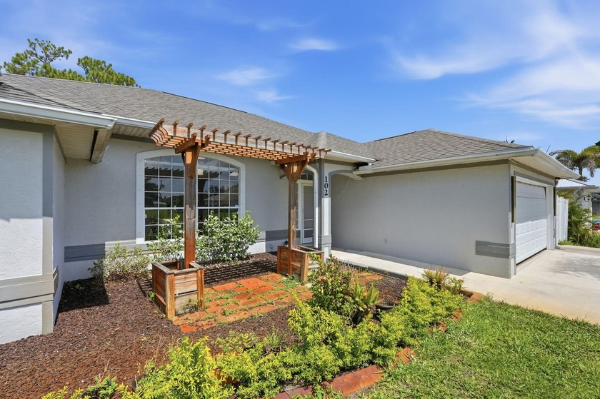 This 3 bed/2 bath home is a true sanctuary of elegance and - photo 4
