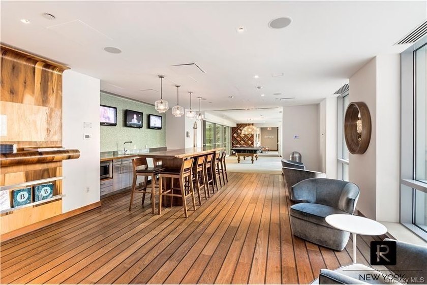 SPRAWLING 3BED/4 BATH IN THE PRIVATE EAST WING OF THE RIVERHOUSE - photo 25