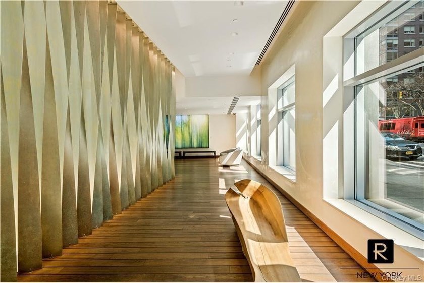 SPRAWLING 3BED/4 BATH IN THE PRIVATE EAST WING OF THE RIVERHOUSE - photo 27